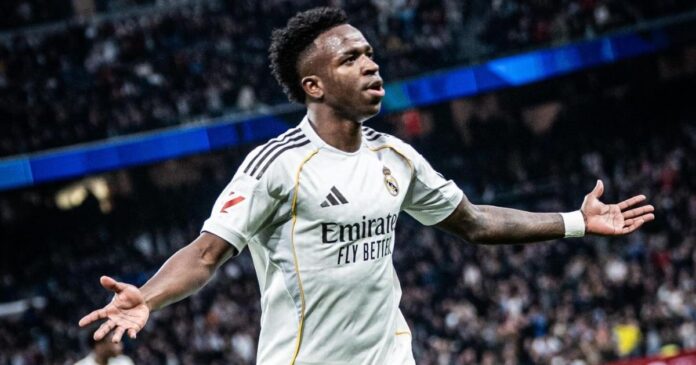 vinicius-junior-flagrado-empurrando-funcionaria-da-la-liga-apos-expulsao