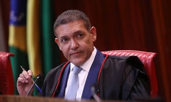 pt-pode-pedir-suspeicao-de-nunes-marques-por-favorecimento-a-flavio-bolsonaro