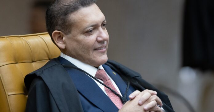 mensagens-entre-vorcaro-e-funcionario-indicam-quarto-reservado-para-kassio-nunes-marques-e-cinco-meninas-durante-festa-do-banqueiro