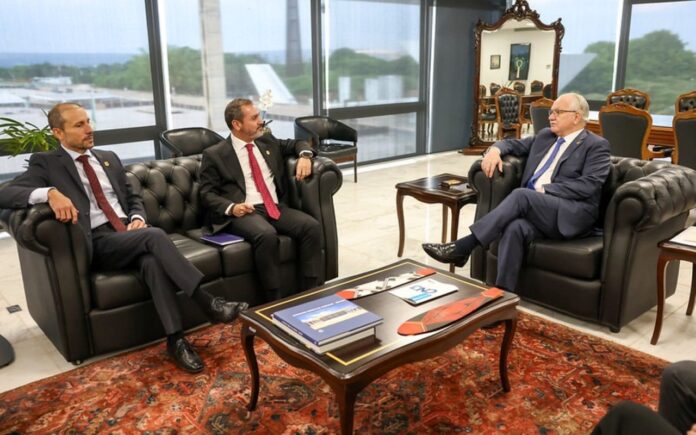 fachin-afirma-a-andrei-que-pf-deve-enviar-mencoes-a-ministros