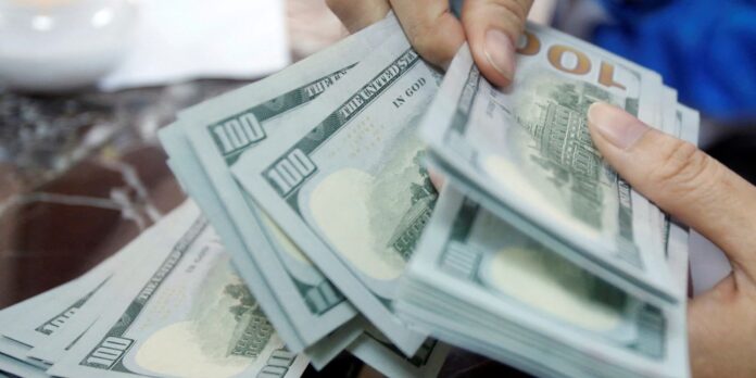 cambio-fecha-em-alta-de-0,74%-e-dolar-fica-acima-de-r$-5