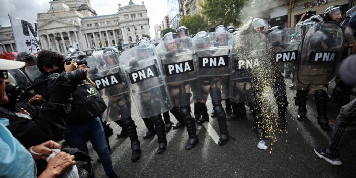 medida-de-milei-reduz-53%-de-novos-aposentados-na-argentina