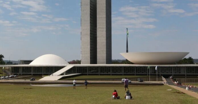 senado-avanca-com-votacao-em-dois-turnos-para-encerrar-a-escala-6×1-nesta-quarta-feira