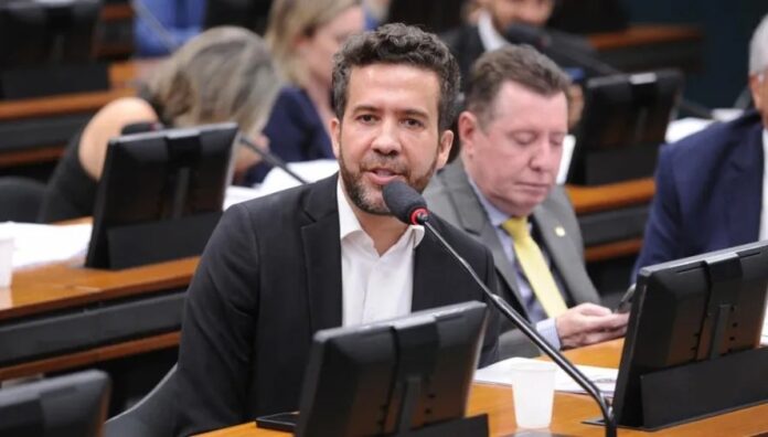 defesa-de-janones-pede-ao-tse-liberacao-do-canal-“exercito-do-lula”-e-cita-desigualdade-com-flavio