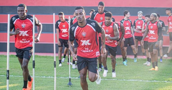 vitoria-realiza-treino-tatico-e-avanca-na-preparacao-para-enfrentar-o-corinthians