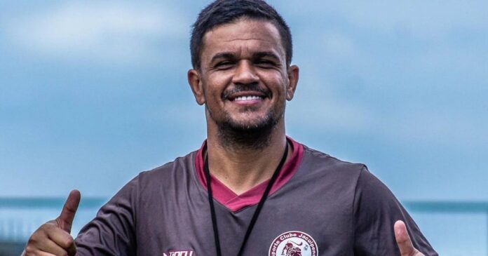 rafael-bastos,-ex-bahia-e-vitoria,-assume-cargo-de-auxiliar-tecnico-no-jacuipense