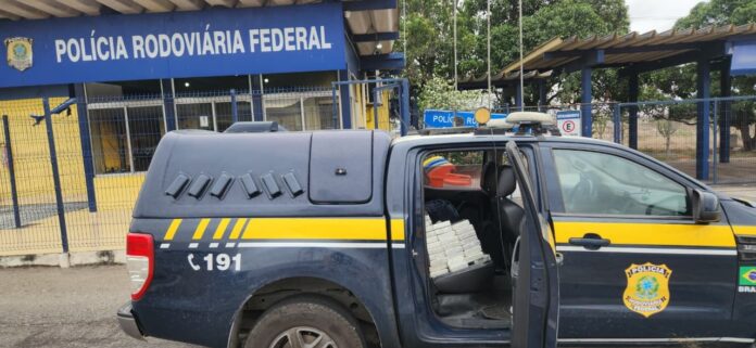prf-apreende-50-kg-de-cocaina-apos-acidente-envolvendo-suspeitos-na-bahia