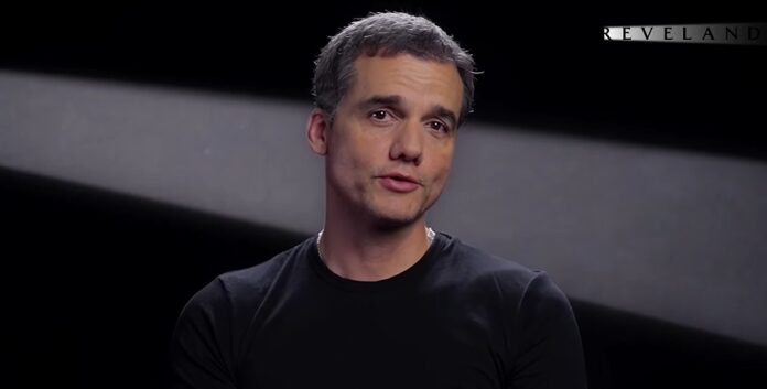 wagner-moura-aborda-patria-submissa-em-video-com-ex-ministro-de-jair-bolsonaro