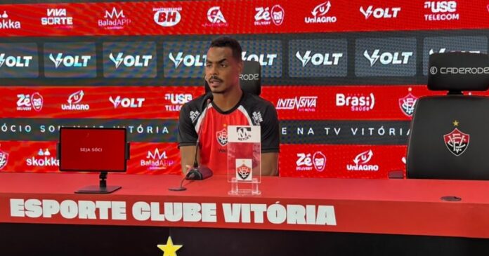 caique-orienta-o-vitoria-a-manter-o-foco-diante-da-crise-do-corinthians-e-diz:-“esquecer-o-lado-de-la”