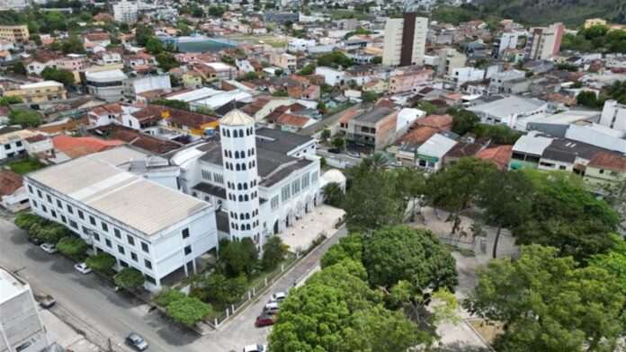 eunapolis:-operacao-policial-deixa-crianca-de-8-anos-morta-e-outra-ferida-durante-tiroteio