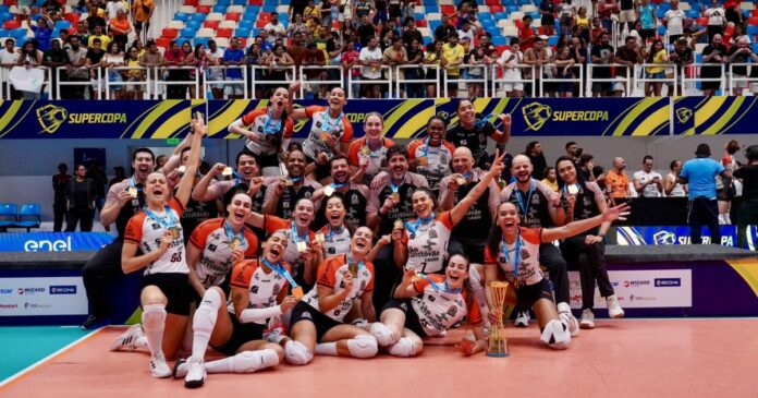 volei:-tifanny-autorizada-pela-justica,-osasco-vence-o-praia-clube-e-conquista-o-bicampeonato-da-supercopa