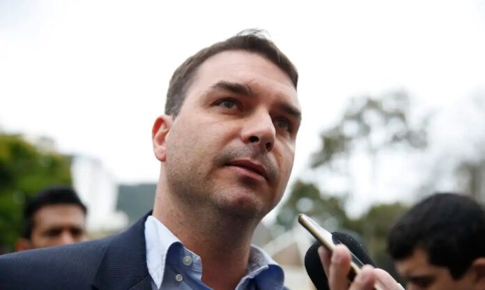 justica-autoriza-entrega-do-titulo-de-cidadao-de-salvador-a-flavio-bolsonaro-neste-sabado