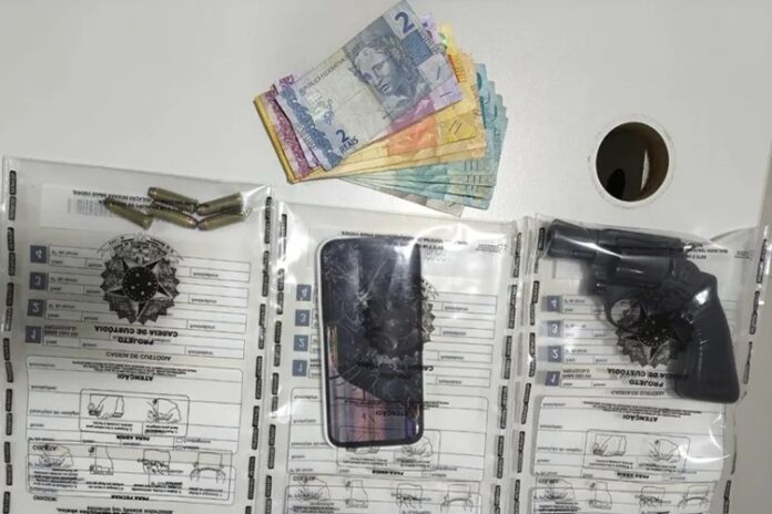 pm-apreende-revolver,-municoes-e-dinheiro-em-bom-jesus-da-lapa,-ba