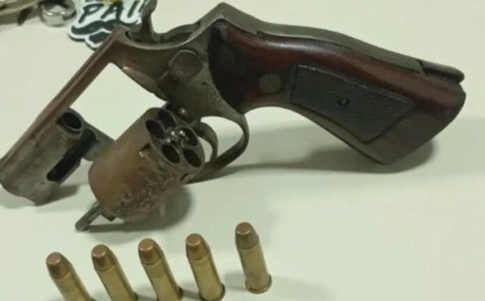 pm-prende-dupla-por-furto-e-porte-de-arma-em-nova-vicosa
