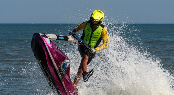 baiano-bruno-jacob-leva-bicampeonato-internacional-de-jet-waves-nos-eua
