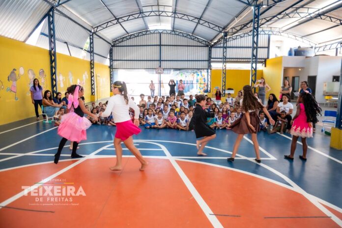 teixeira-de-freitas-promove-apresentacao-cultural-na-semana-da-alegria-da-emei-monte-sinai