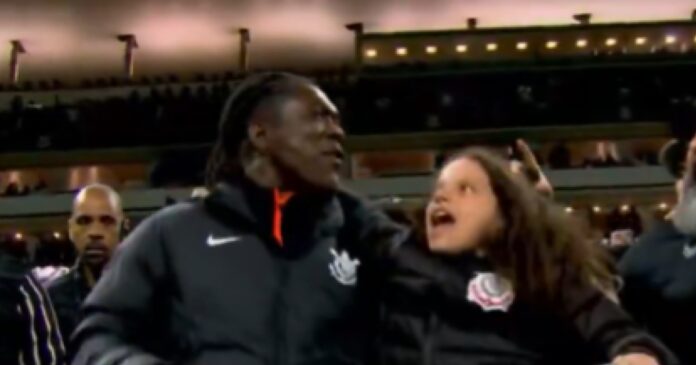 video:-seedorf,-novo-tecnico-do-corinthians,-faz-‘poropopo’-antes-do-jogo-contra-o-vitoria