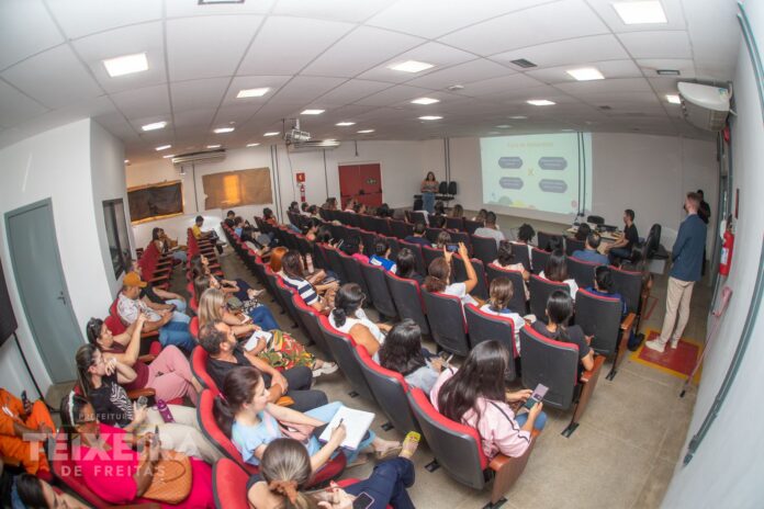 mais-de-100-profissionais-da-atencao-basica-participam-do-projeto-de-extensao-primeiros-socorros-nas-escolas-em-teixeira-de-freitas,-bahia