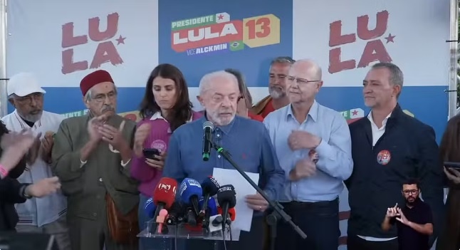 lula-diz-que-enviara-ao-tse-documento-autorizando-quebra-de-sigilo-e-desafia-flavio-a-fazer-o-mesmo