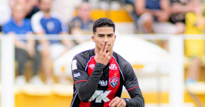 rene-desfalca-o-vitoria-apos-terceiro-amarelo-contra-o-athletico-pr