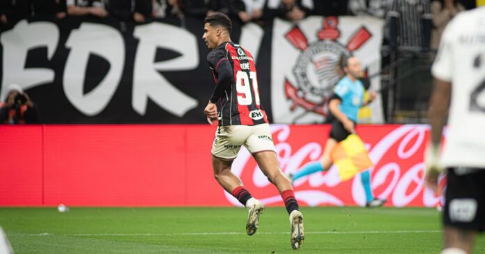 vitoria-abre-frente,-empata-com-corinthians-e-segue-sem-vencer-fora