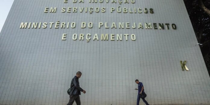 governo-planeja-remanejar-r$-20-bilhoes-no-orcamento-de-2027