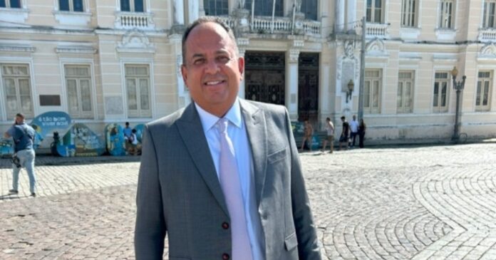 jorge-araujo-retoma-mandato-na-camara-de-salvador-e-provoca-reorganizacao-do-pp-na-cms;-tiago-queiroz-deixa-a-casa