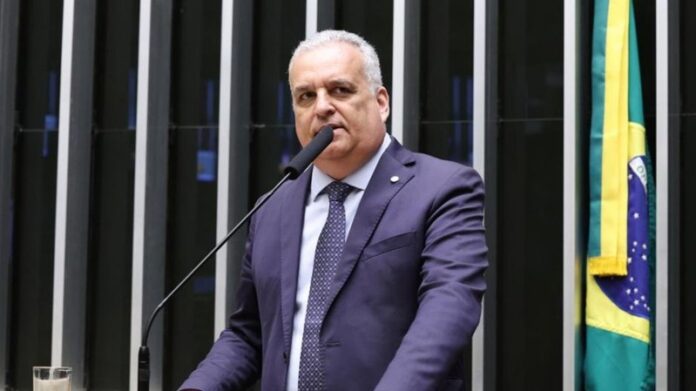 ministra-do-tse-determina-remocao-de-post-que-liga-vice-de-flavio-a-estupro