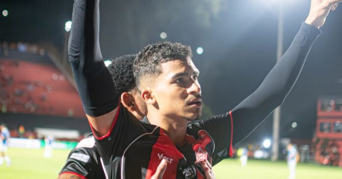 vitoria-tem-desfalque-diante-do-athletico-pr;-rene-anotou-cinco-dos-onze-gols