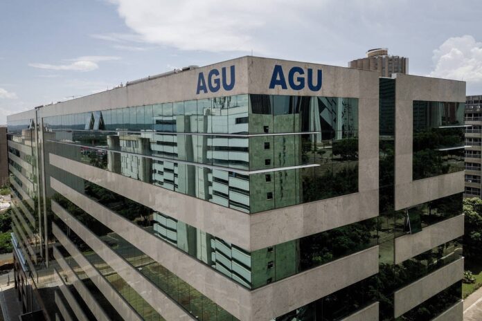 agu-usa-lei-antifaccao-pela-1a-vez-e-pede-confisco-de-r$-190,3-milhoes-do-pcc-e-cv