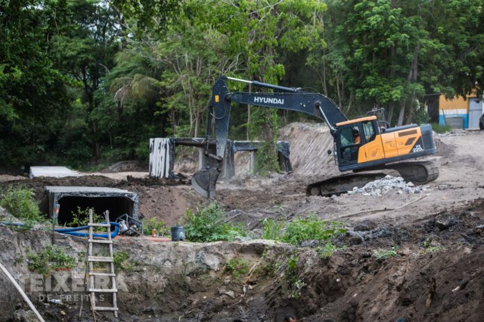 prefeitura-de-teixeira-de-freitas-mantem-drenagem-na-area-destinada-ao-futuro-parque-ecologico