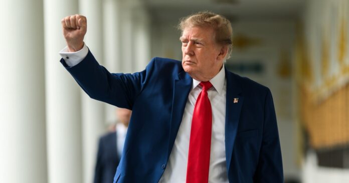 eua:-suprema-corte-impede-trump-de-suspender-tratamentos-a-presos-trans