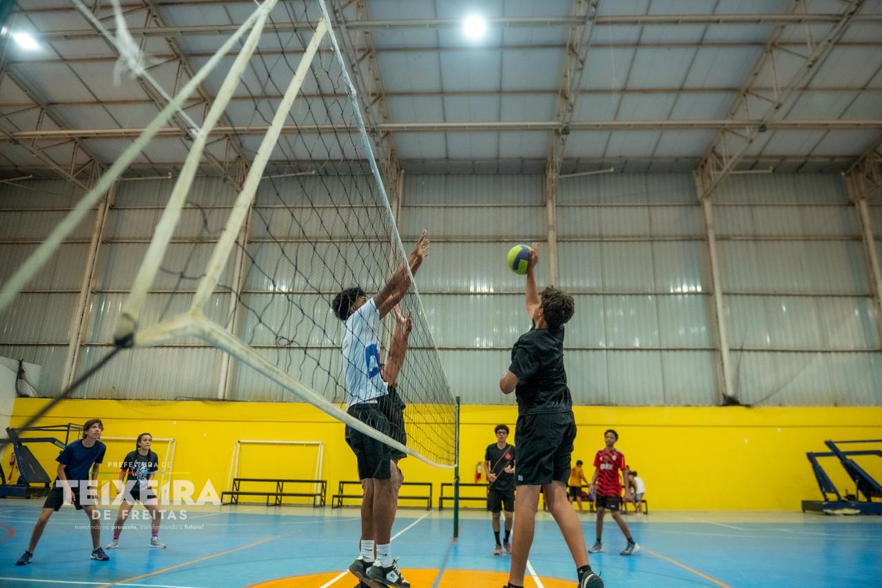 Futsal e vôlei movimentam a Estação Cidadania em Teixeira de Freitas