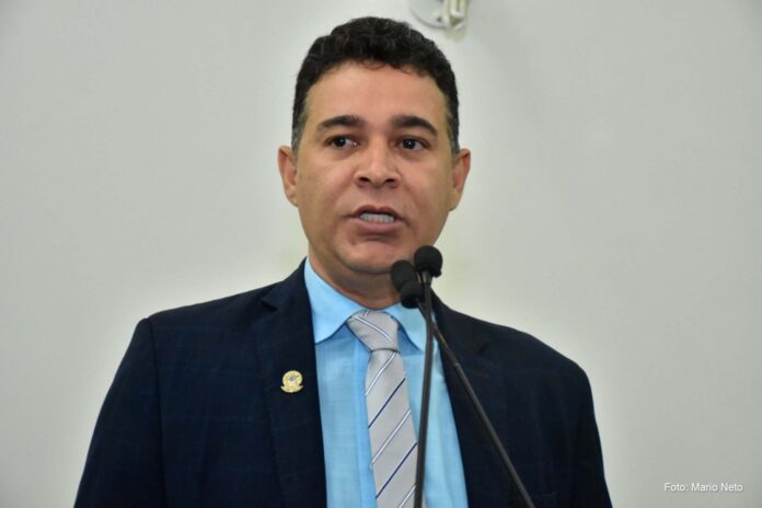 audio-vazado-indica-que-presidente-da-camara-de-feira-pressionou-funcionarios-a-votar-em-flavio