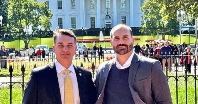 eduardo-bolsonaro-defende-que-flavio-deixe-o-brasil-caso-perca-a-eleicao-presidencial