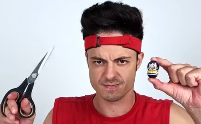 influenciador-enaldinho-e-processado-em-r$-400-mil-apos-crianca-engolir-peca-de-brinquedo;-entenda-caso