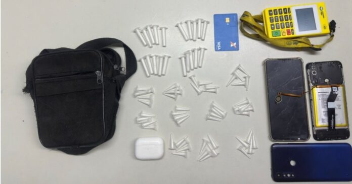 policia-prende-suspeito-de-trafico-com-74-porcoes-de-cocaina-em-salvador