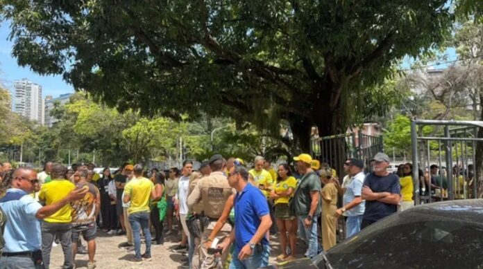 confronto-entre-fiscais-e-apoiadores-de-flavio-bolsonaro-ocorre-na-ufba