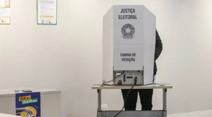 eleitores-nao-votam-apos-as-17h;-zanin-afirma-que-adiamento-vale-apenas-para-urnas-abertas