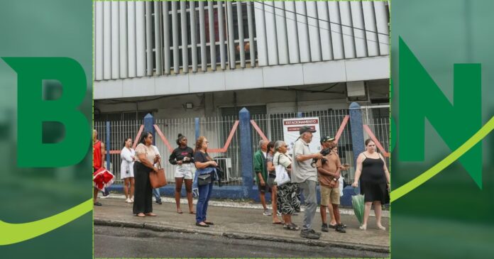 eleicoes-no-rio:-pm-investigada-por-venda-de-voto-a-r$-100,-falta-de-onibus-e-infarto-de-idoso-na-fila-marcam-pleito-fluminense