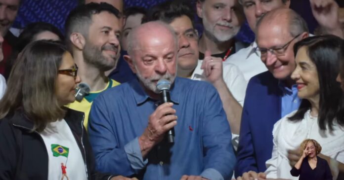 lula-amplia-vantagem-de-4,4-milhoes-e-vence-com-mais-que-o-dobro-da-diferenca-de-votos-em-2022