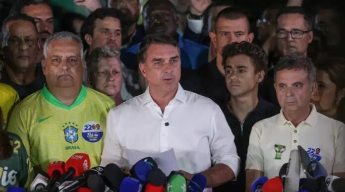 deputados-pedem-a-pgr-que-retenha-o-passaporte-de-flavio-bolsonaro-e-impeca-que-ele-saia-do-brasil