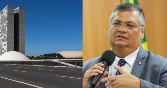 flavio-dino-destaca-persistencia-democratica-e-critica-chicotes,-pessoas-acorrentadas-e-simbolos-nazistas-na-campanha