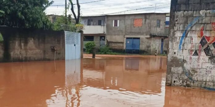 bombeiros-recuperam-o-corpo-de-mulher-arrastada-pela-correnteza