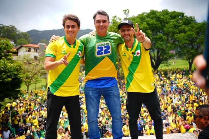 no-2o-turno,-flavio-bolsonaro-vence-lula-em-votacao-entre-presos-provisorios-da-papuda