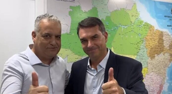 moraes-determina-que-flavio-bolsonaro-entregue-passaportes-a-pf