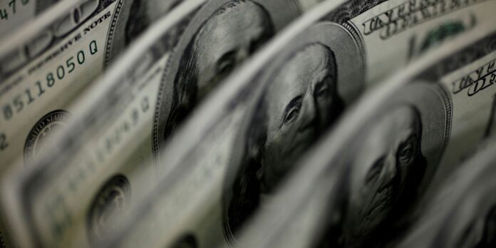 dolar-sobe-8,21%-e-mercado-de-acoes-recua-13,88%-apos-lula-ser-reeleito