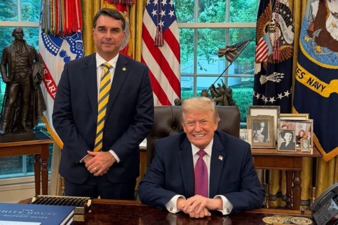 suspeito-flavio-bolsonaro-teria-cruzado-fronteira-com-a-argentina-para-viajar-aos-eua;-entenda