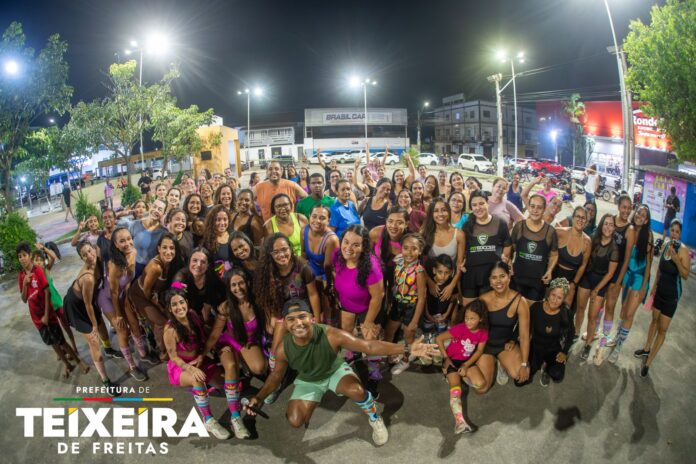 teixeira-de-freitas:-noite-de-danca-na-praca-reune-mais-de-65-pessoas