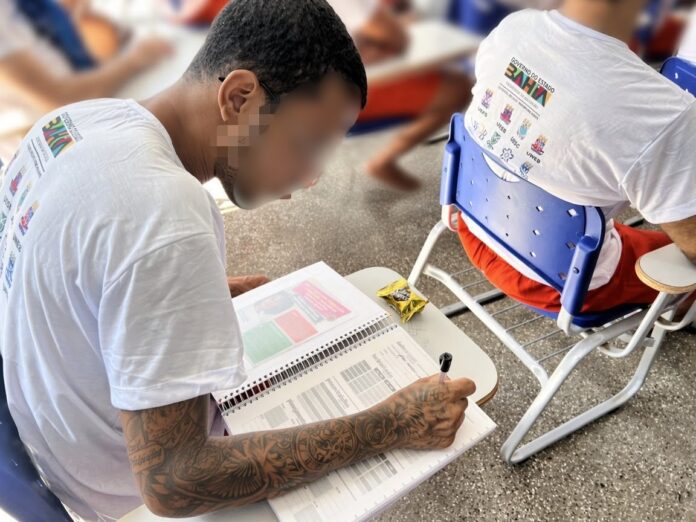 bahia:-mais-de-7-mil-presos-farao-provas-do-enem-ppl-e-encceja